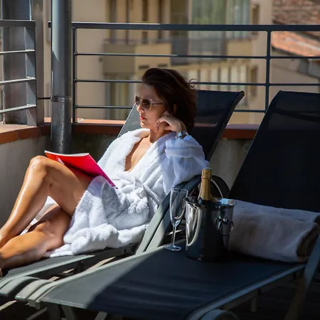 Clement Ader Aparthotel