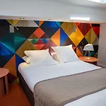 Clement Ader Aparthotel