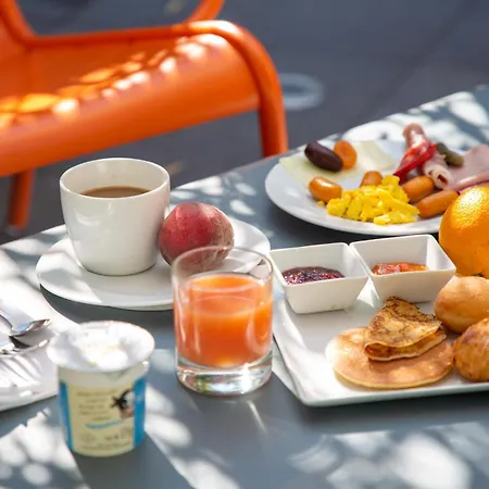 Hotel apartamentowy Clement Ader 4*