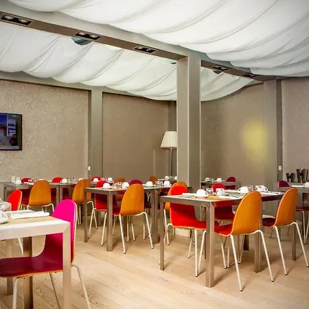 Clement Ader Aparthotel