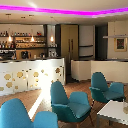 Clement Ader Hotel apartamentowy 4*