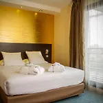 Clement Ader Aparthotel